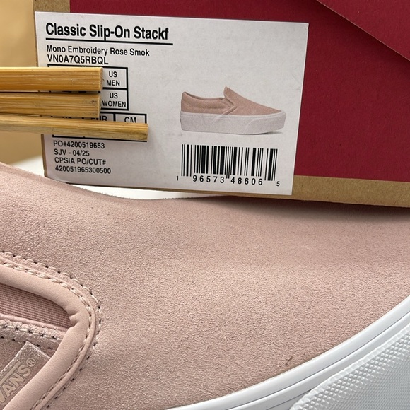 Vans WMNS Platform Sneakers Classic Slip-On Stackform
Mono Embroidery Rose Smoke - Picture 16 of 16